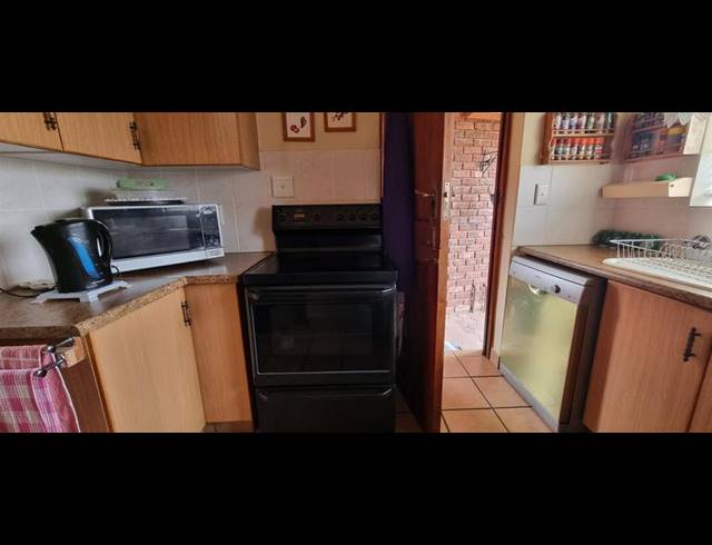 3 BEDROOM HOUSE FOR SALE IN FRAAIUITSIG